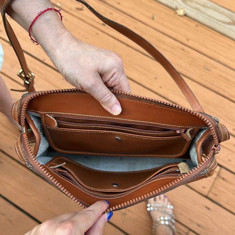 Vintage DOONEY & BOURKE off white two tone leather classic zip top shoulder bag - Picture 12 of 15